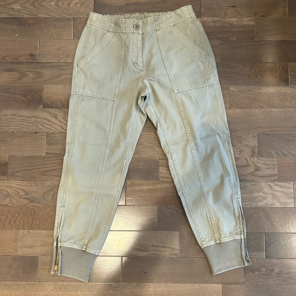 J.Crew women’s cargo pants in green. Button,zip front. Size 6.